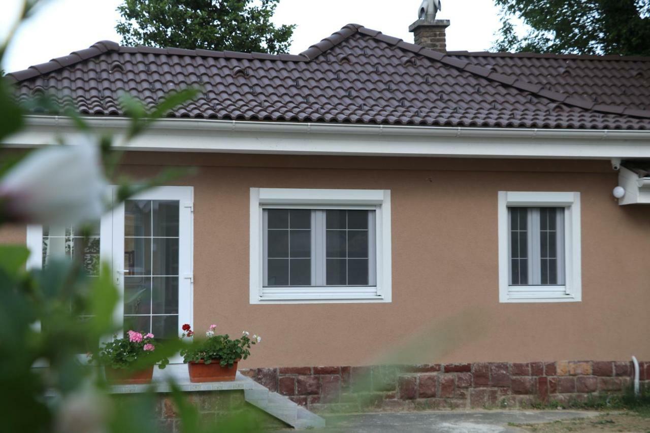 Exclusive Beachfront Villa Fonyod Exterior photo